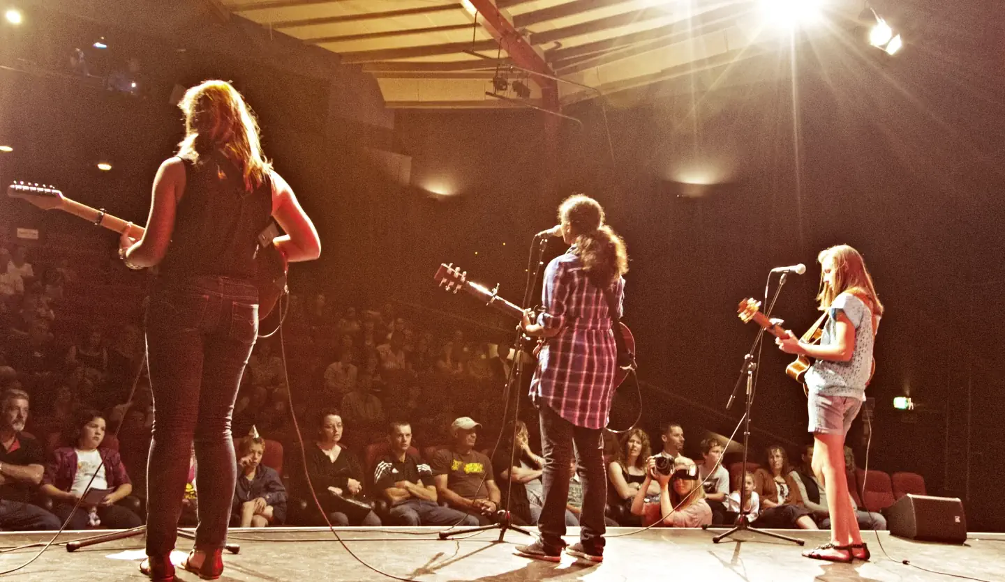 Singing students playing live